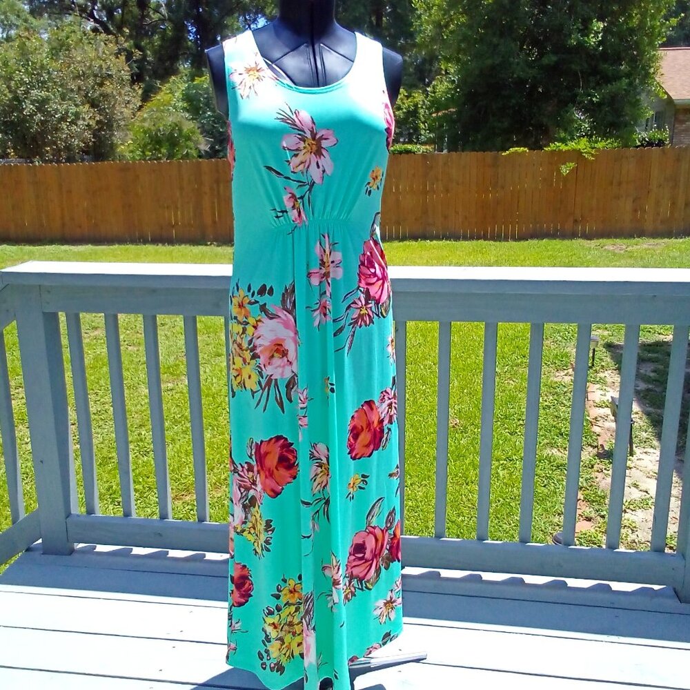 Flirty pink floral summer dress, size large, color mint green w/ flowers.